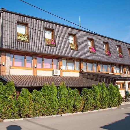 Hotel "Vir" Velika Plana Exteriér fotografie
