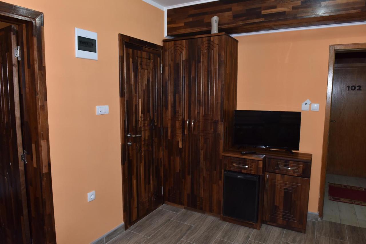 Hotel "Vir" Velika Plana Exteriér fotografie